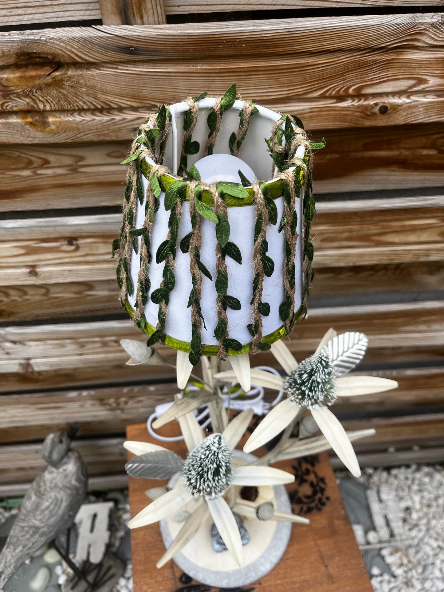 lampe fleurs blanches avec mise à prix à 89,00 euros
