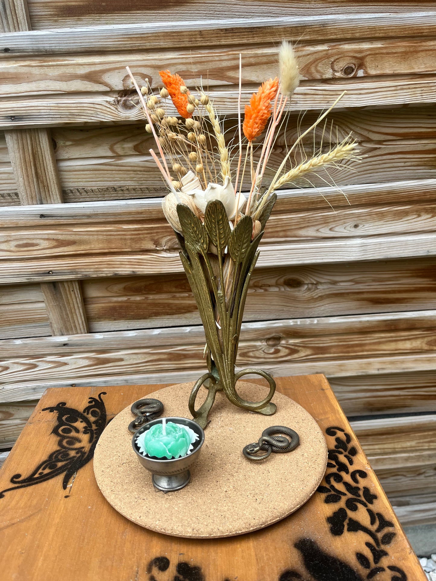 vase en métal doré avec mise à prix à 69,00 euros