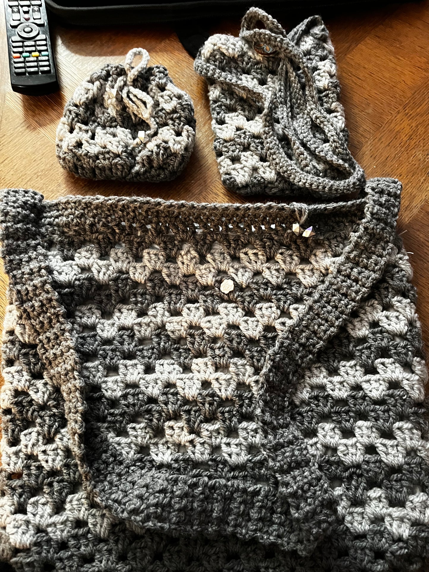Sac gris foncé et gris clair