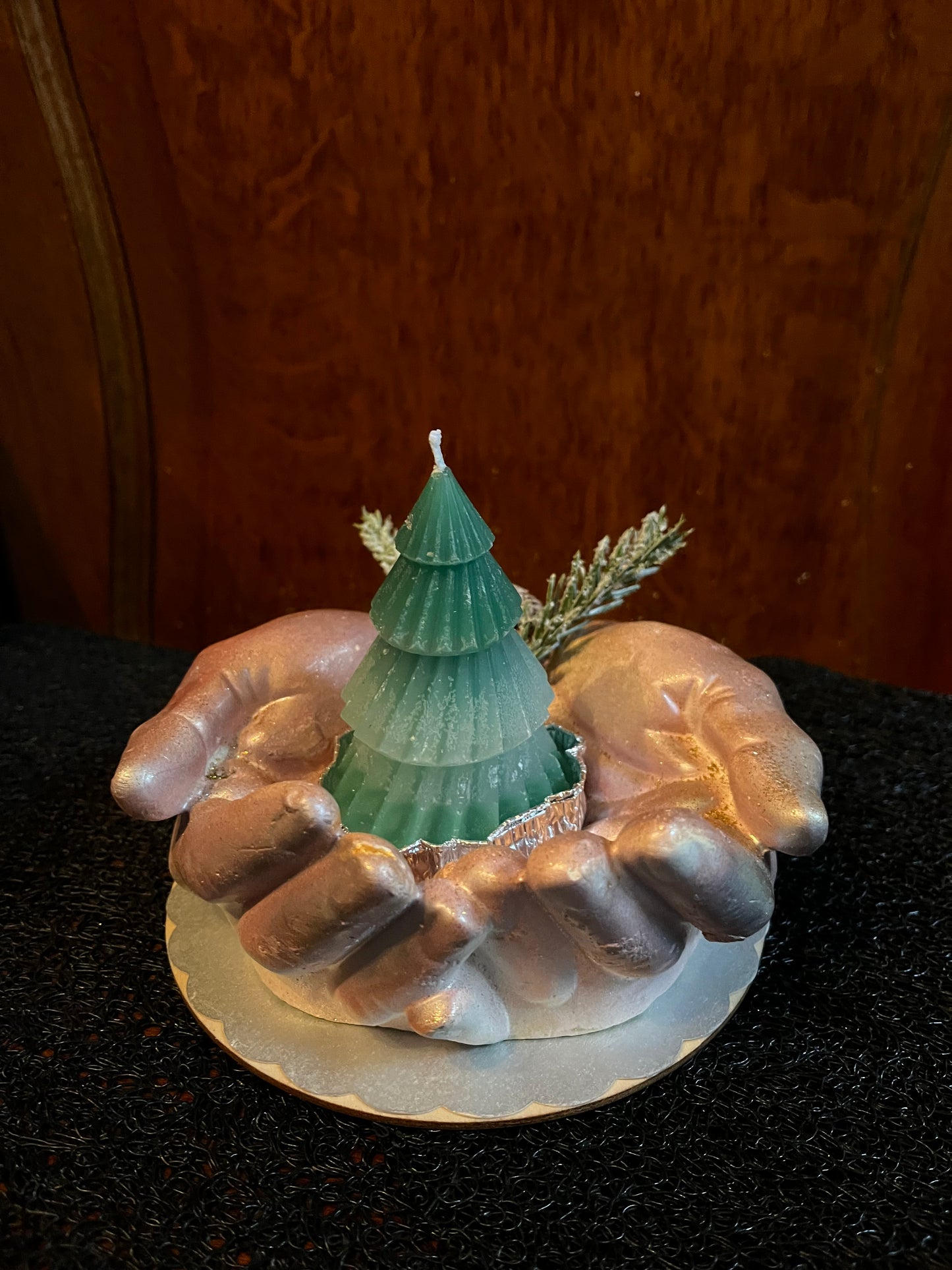 Bougie / paire de mains jointes en plâtre