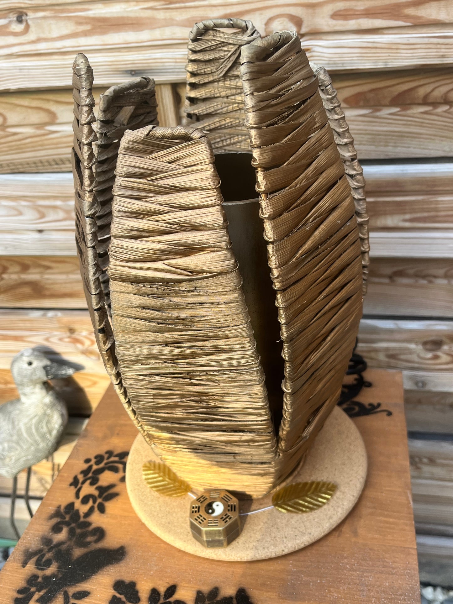 Lampe en raphia naturel