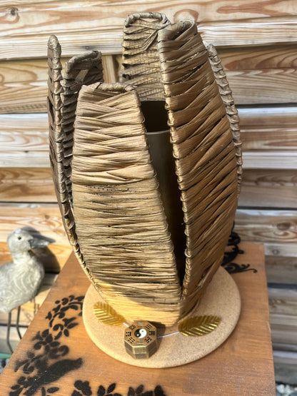 Lampe en raphia naturel