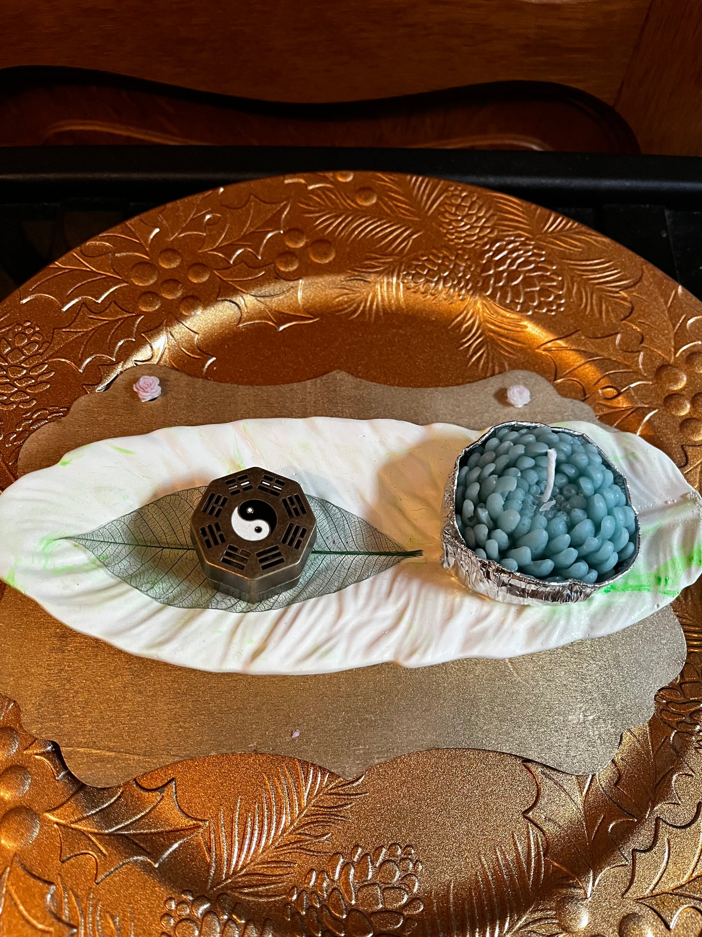 Bougie fleurs /feuille en plâtre