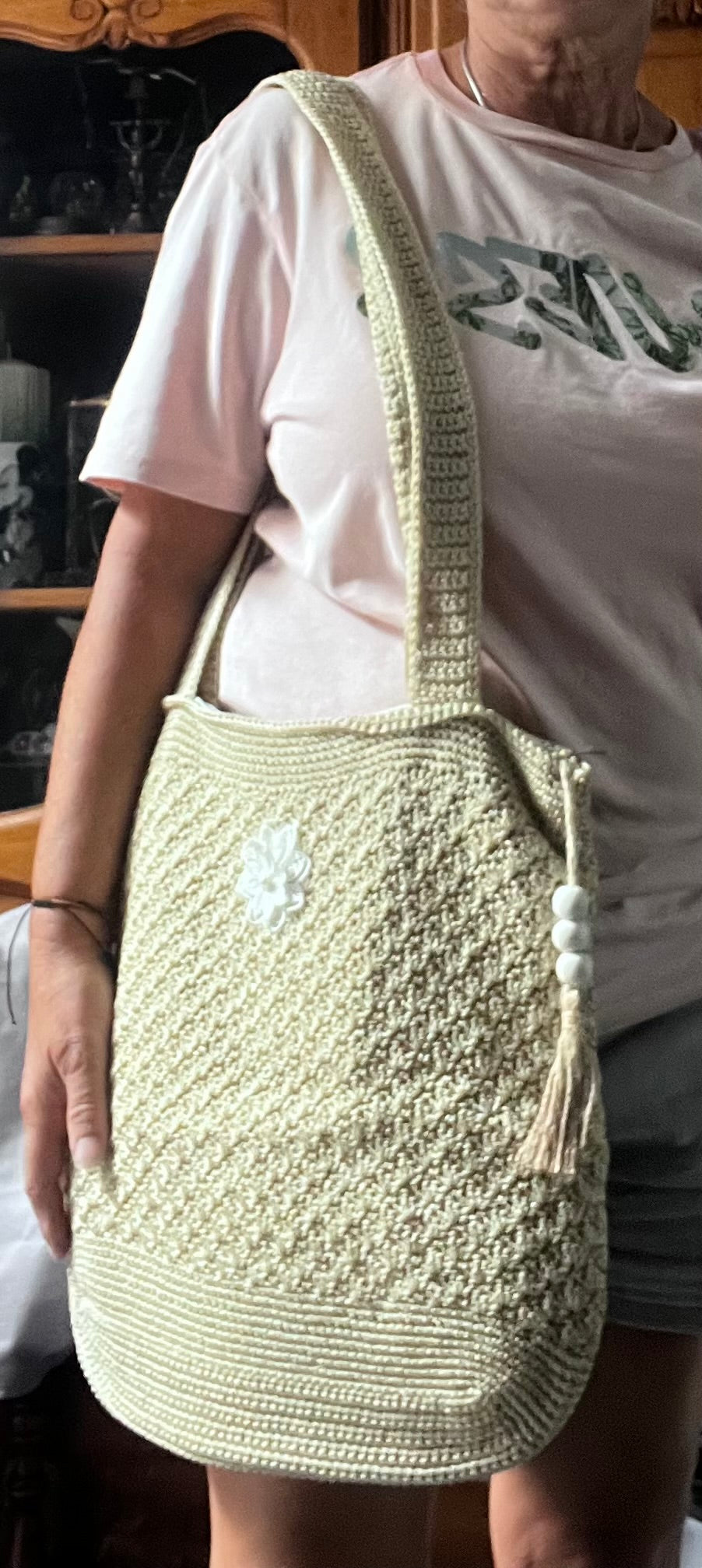 Sac beige avec déco fleurs