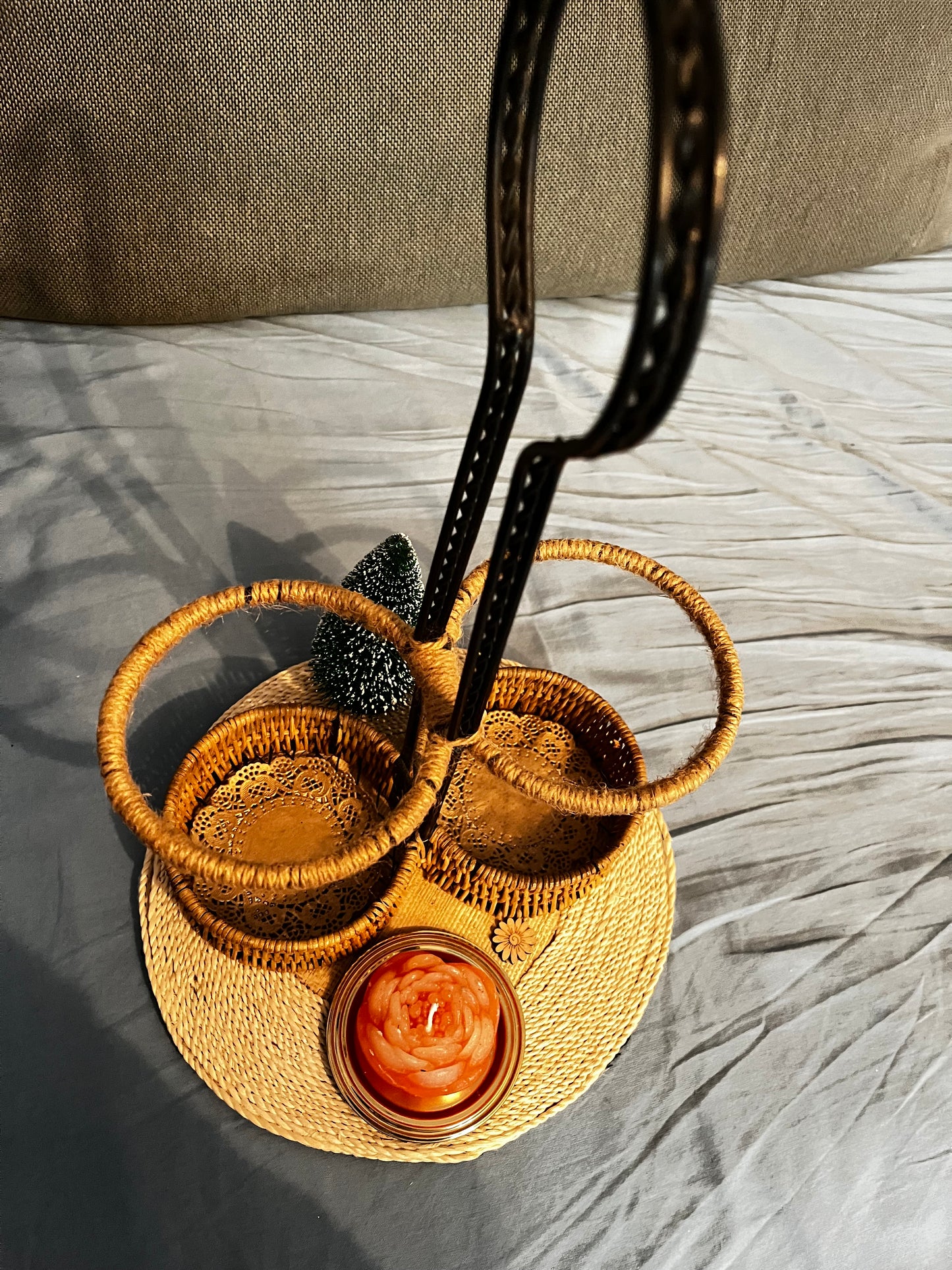 Porte bouteille en acier et osier