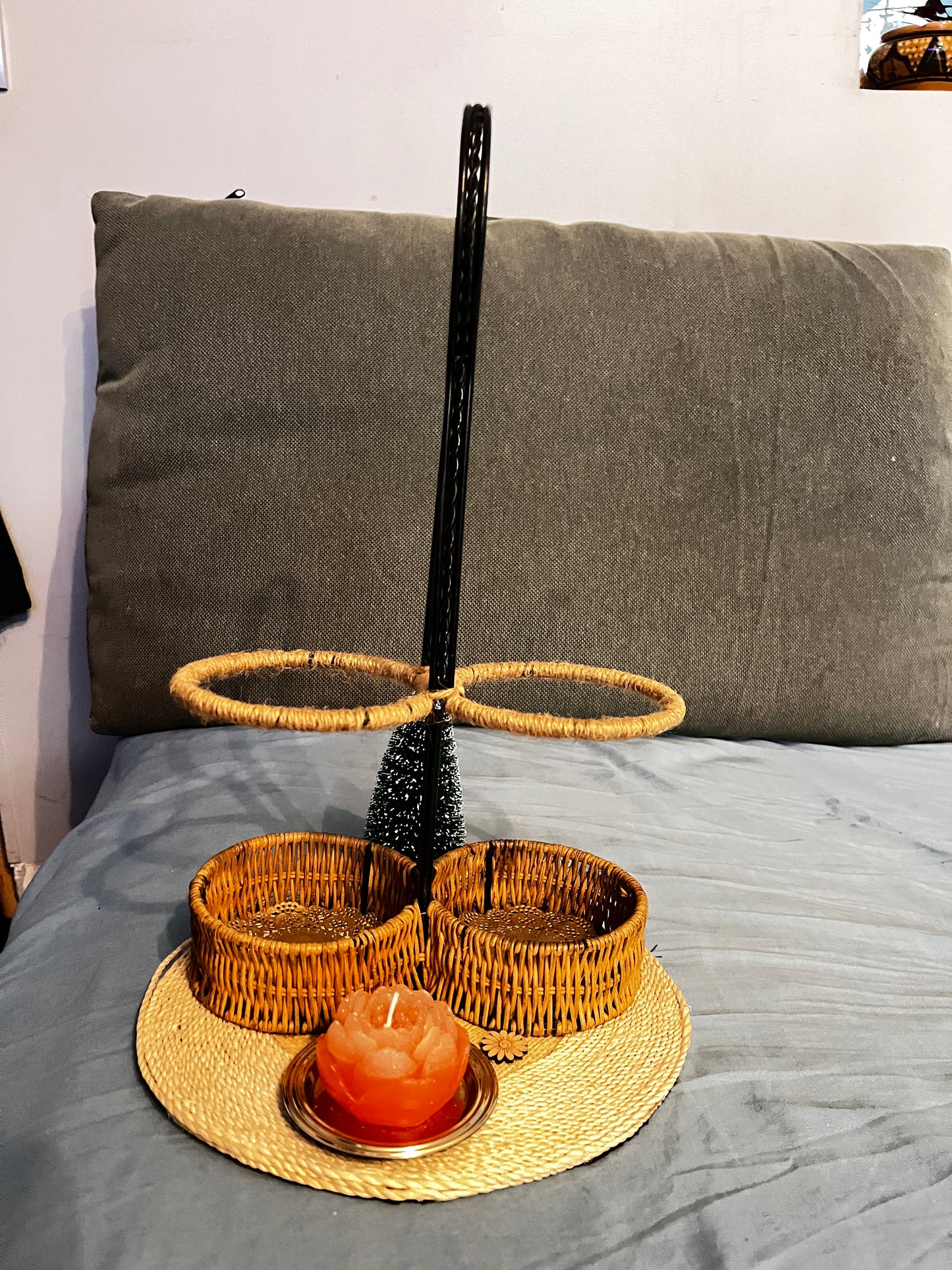 Porte bouteille en acier et osier