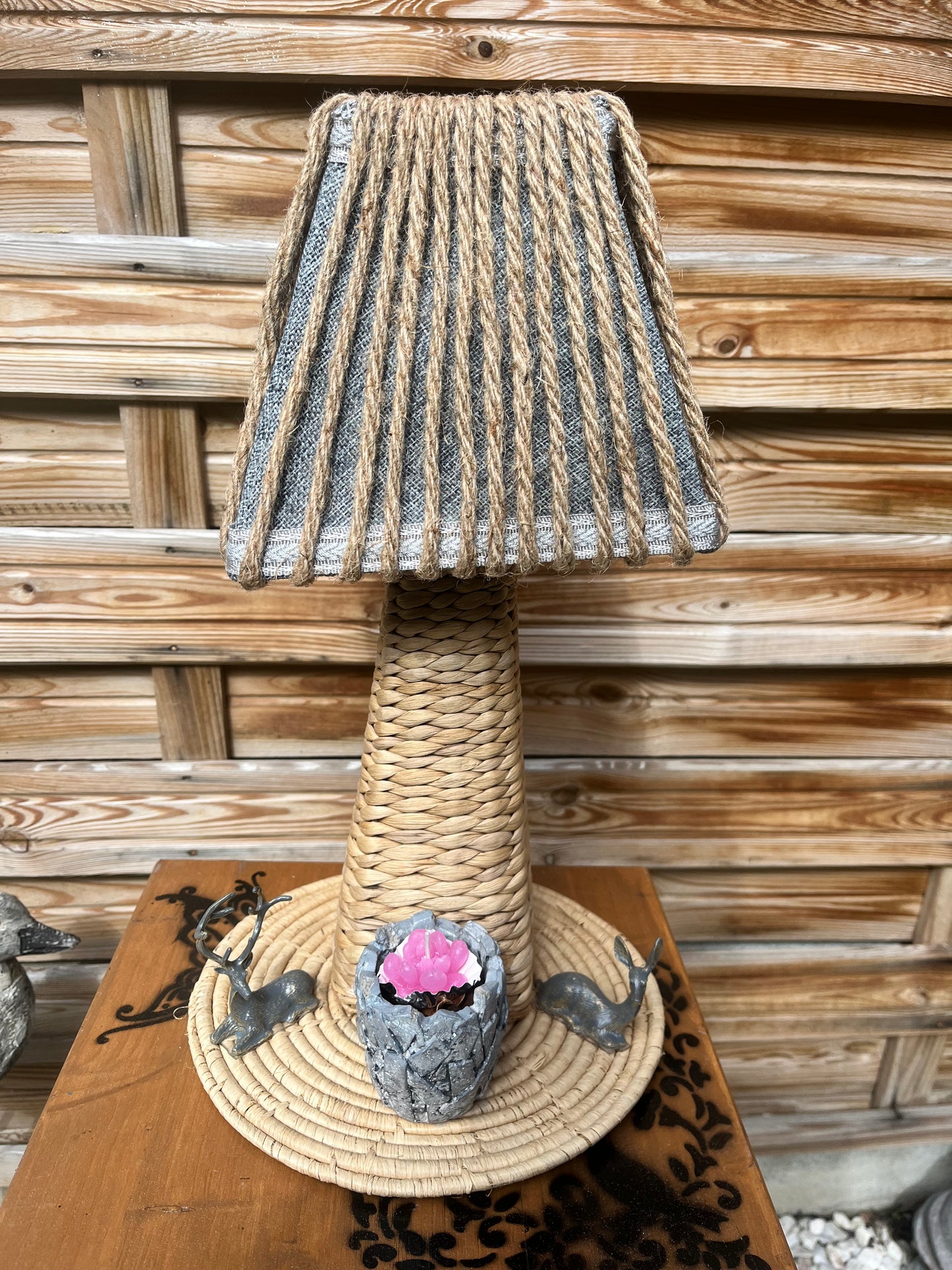 Lampe décors cerfs avec mise à prix à 79,00 euros