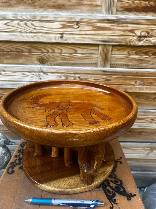 Soucoupe portée par 3 éléphants