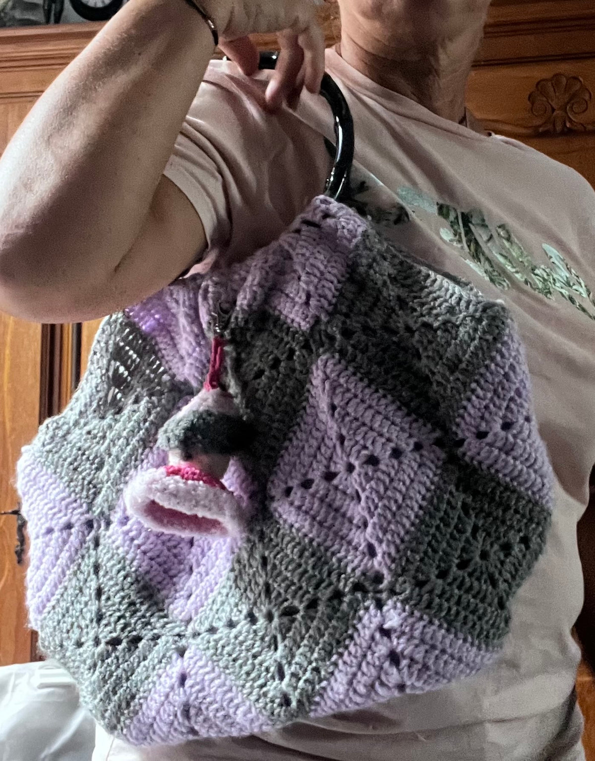 Sac gris/lilas, façon panier souple