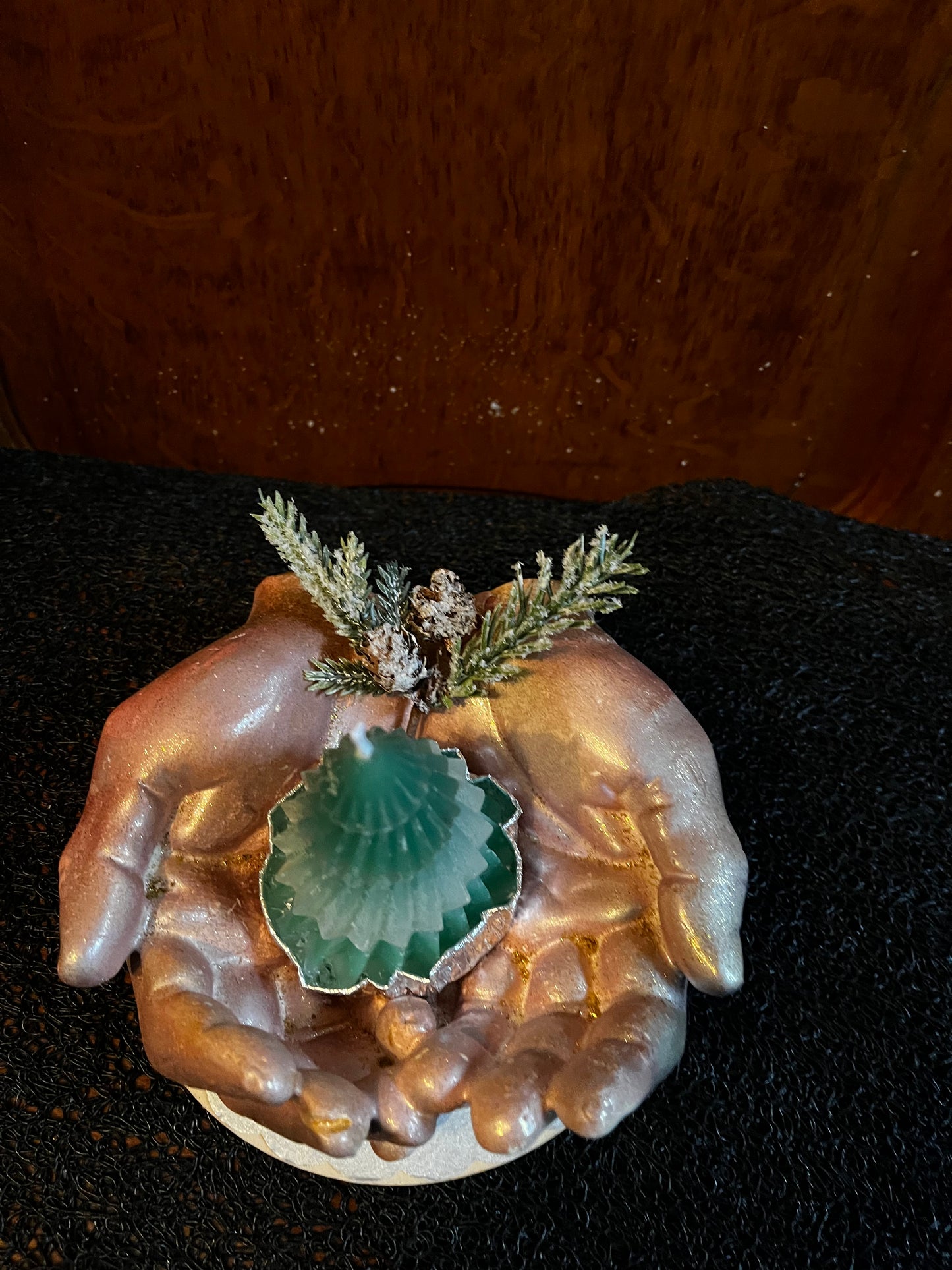 Bougie / paire de mains jointes en plâtre