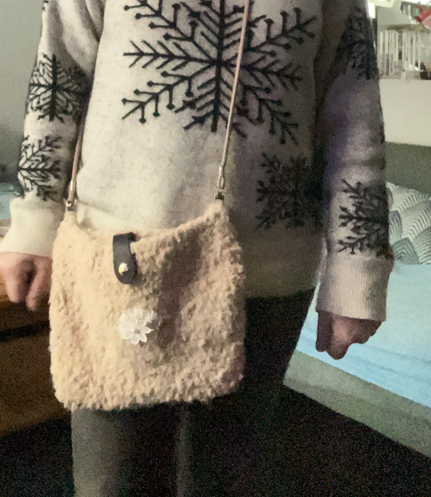 Sac et son porte monnaie beige.