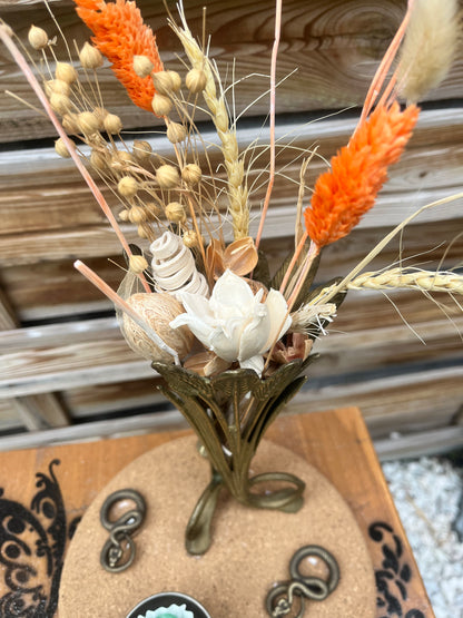 vase en métal doré avec mise à prix à 69,00 euros