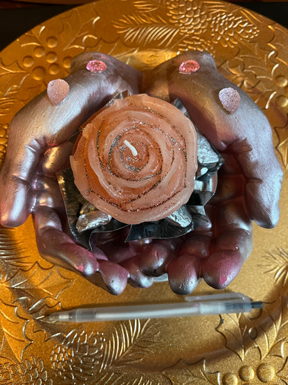 Bougie fleurs / paire de mains