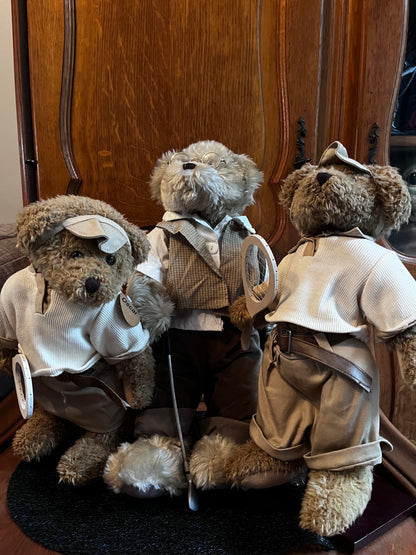 Peluches famille sportive (papy golfeur+couple tennis) de marque Oscar. Vendues à l unité au prix de 40 euros