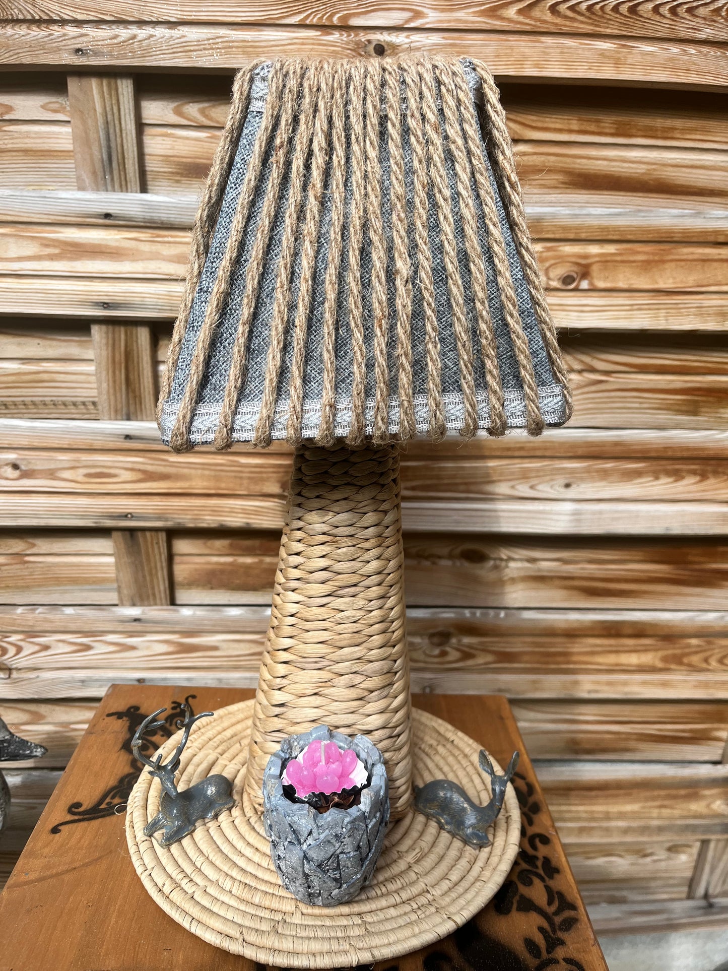 Lampe décors cerfs avec mise à prix à 79,00 euros