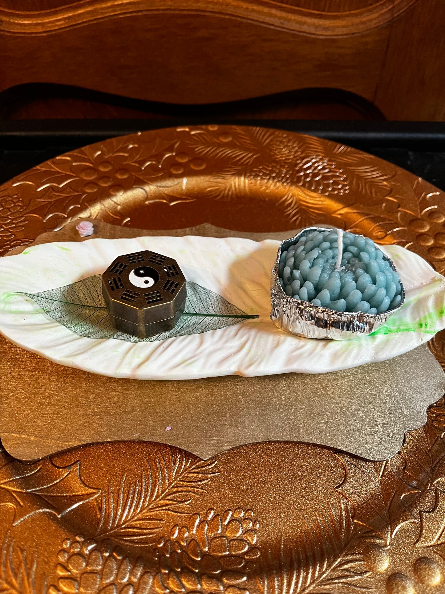 Bougie fleurs /feuille en plâtre