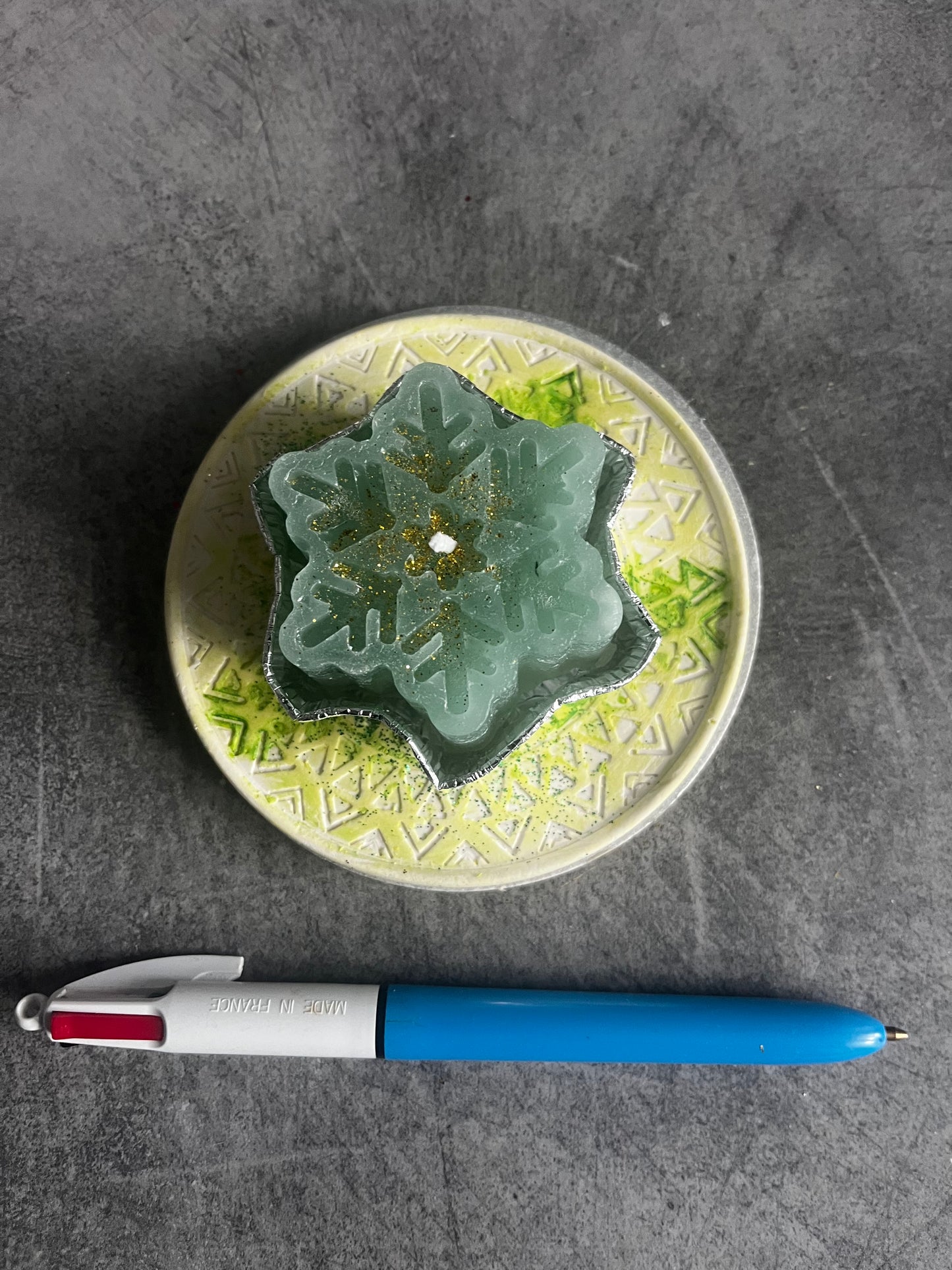 Plateau rond avec bougie