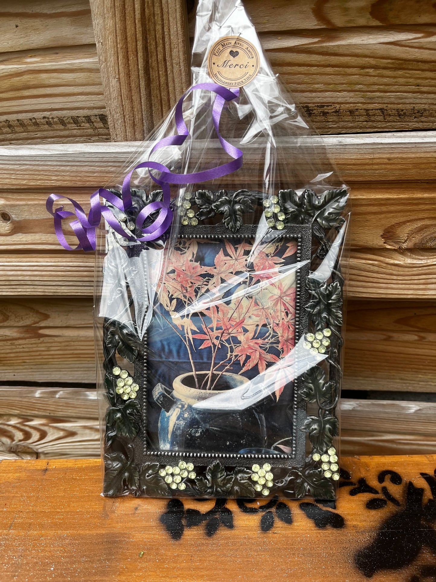 Cadre avec décor feuilles et raisins