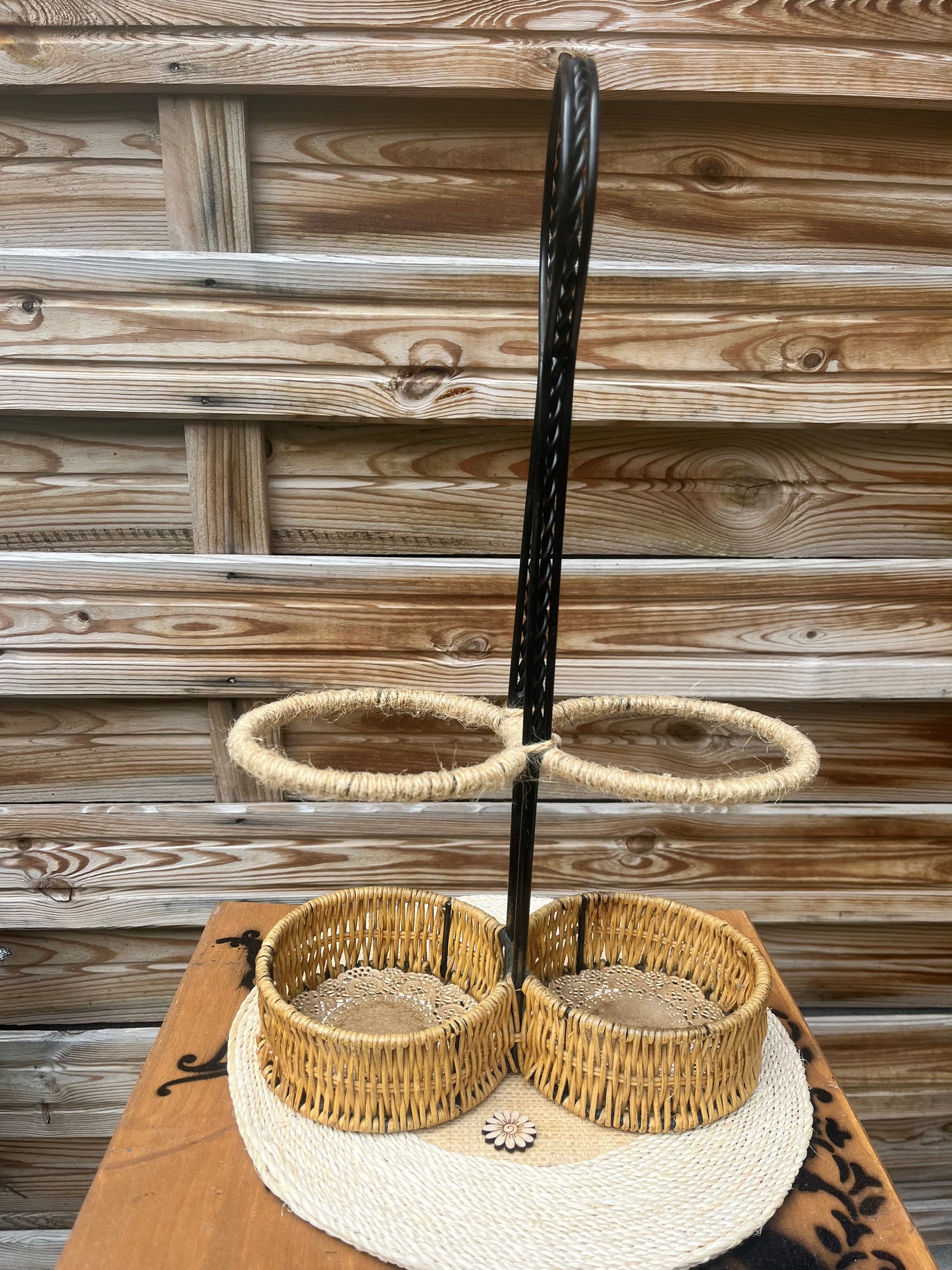 Porte bouteille en acier et osier