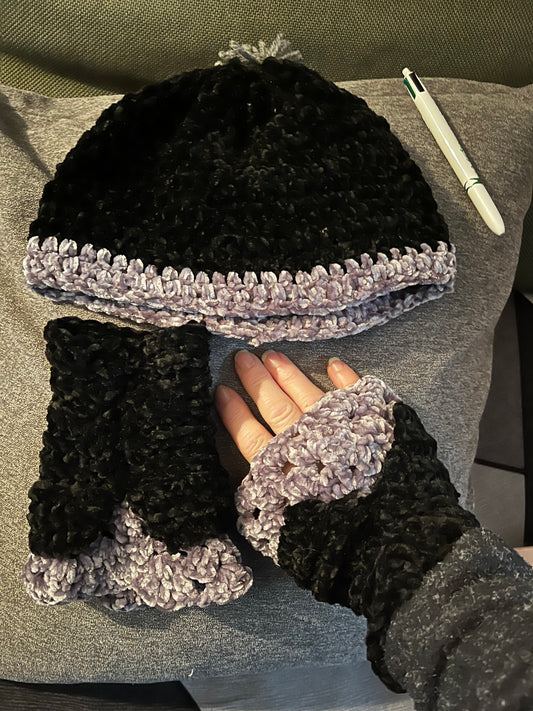 Bonnet et mitaines noires et grises