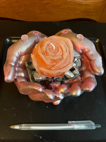 Bougie fleurs / paire de mains