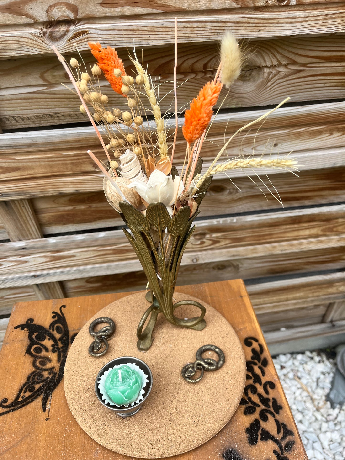 vase en métal doré avec mise à prix à 69,00 euros