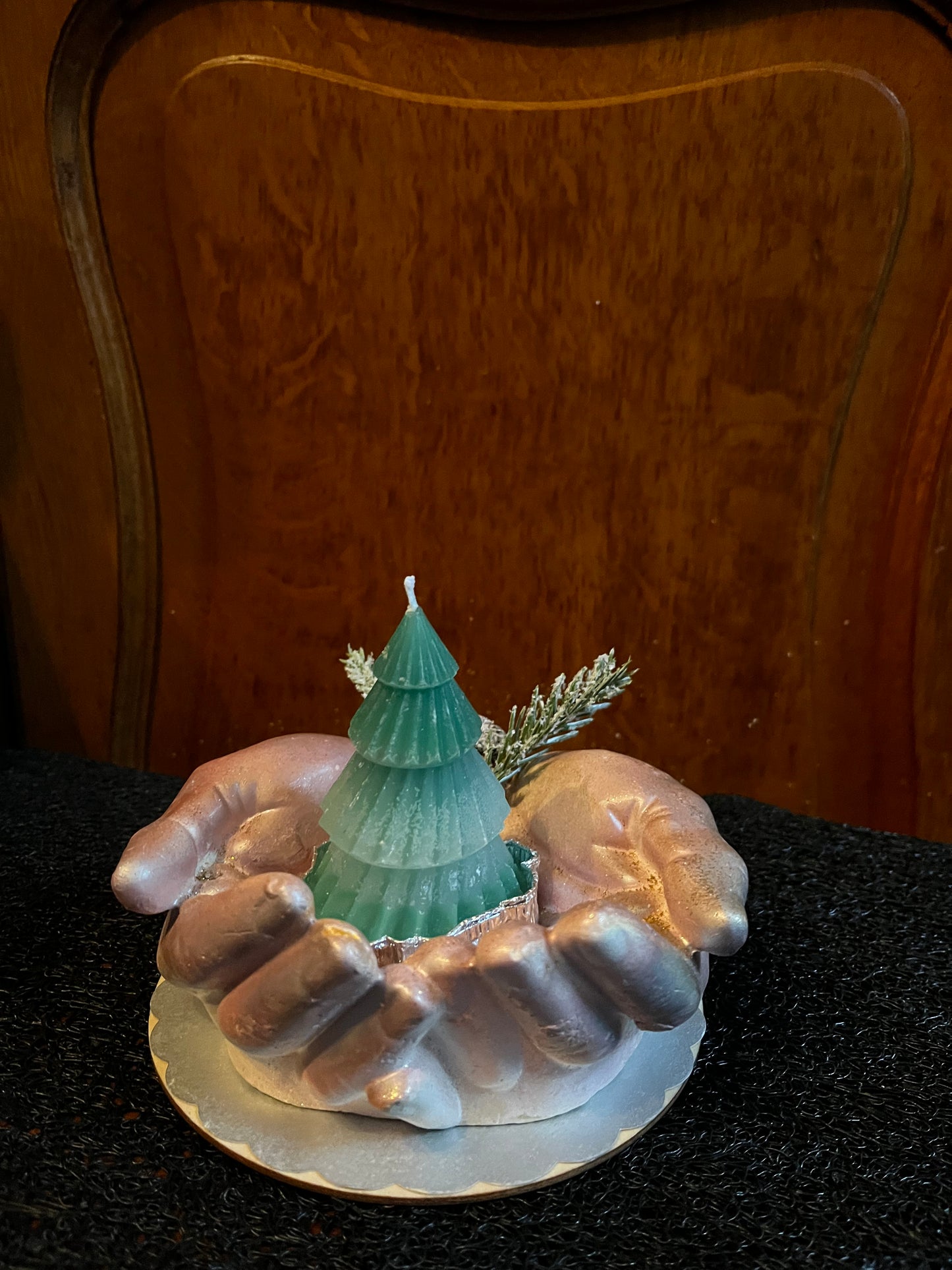 Bougie / paire de mains jointes en plâtre