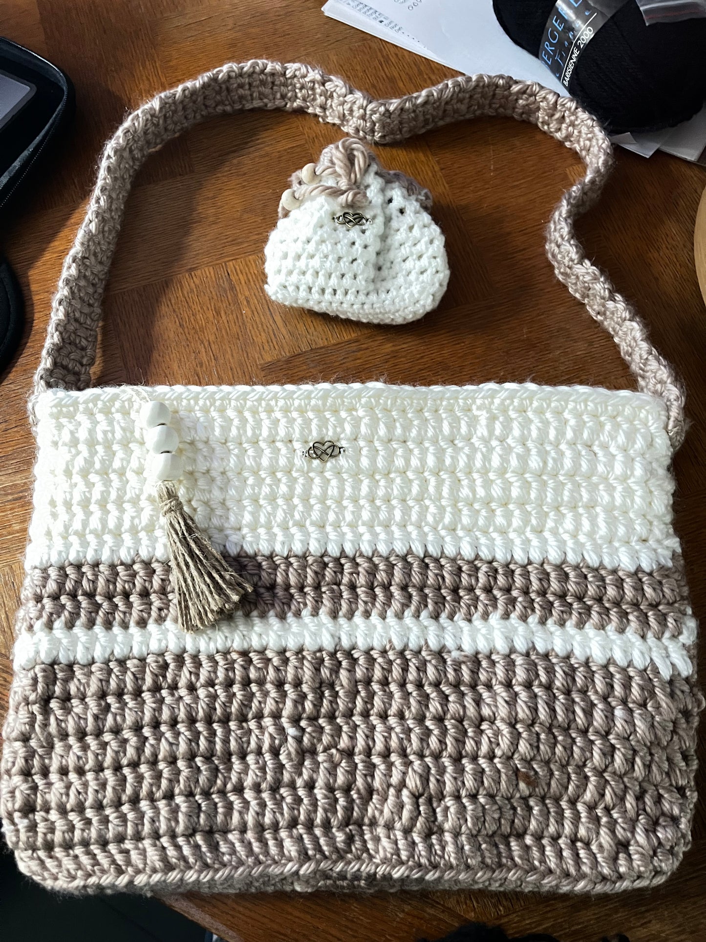 Sac beige et blanc