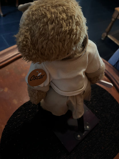 Peluches famille sportive (papy golfeur+couple tennis) de marque Oscar. Vendues à l unité au prix de 40 euros