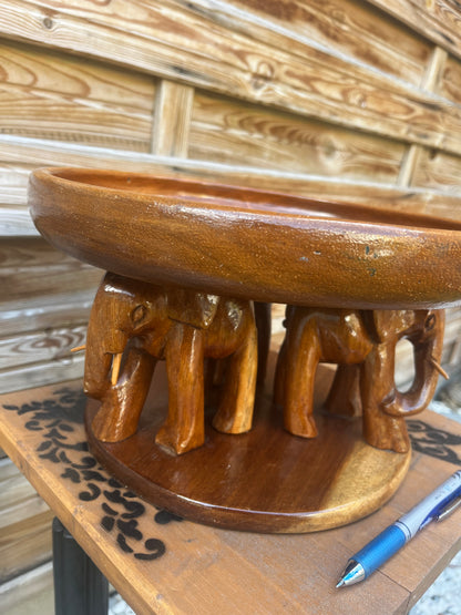 Soucoupe portée par 3 éléphants