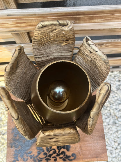 Lampe en raphia naturel