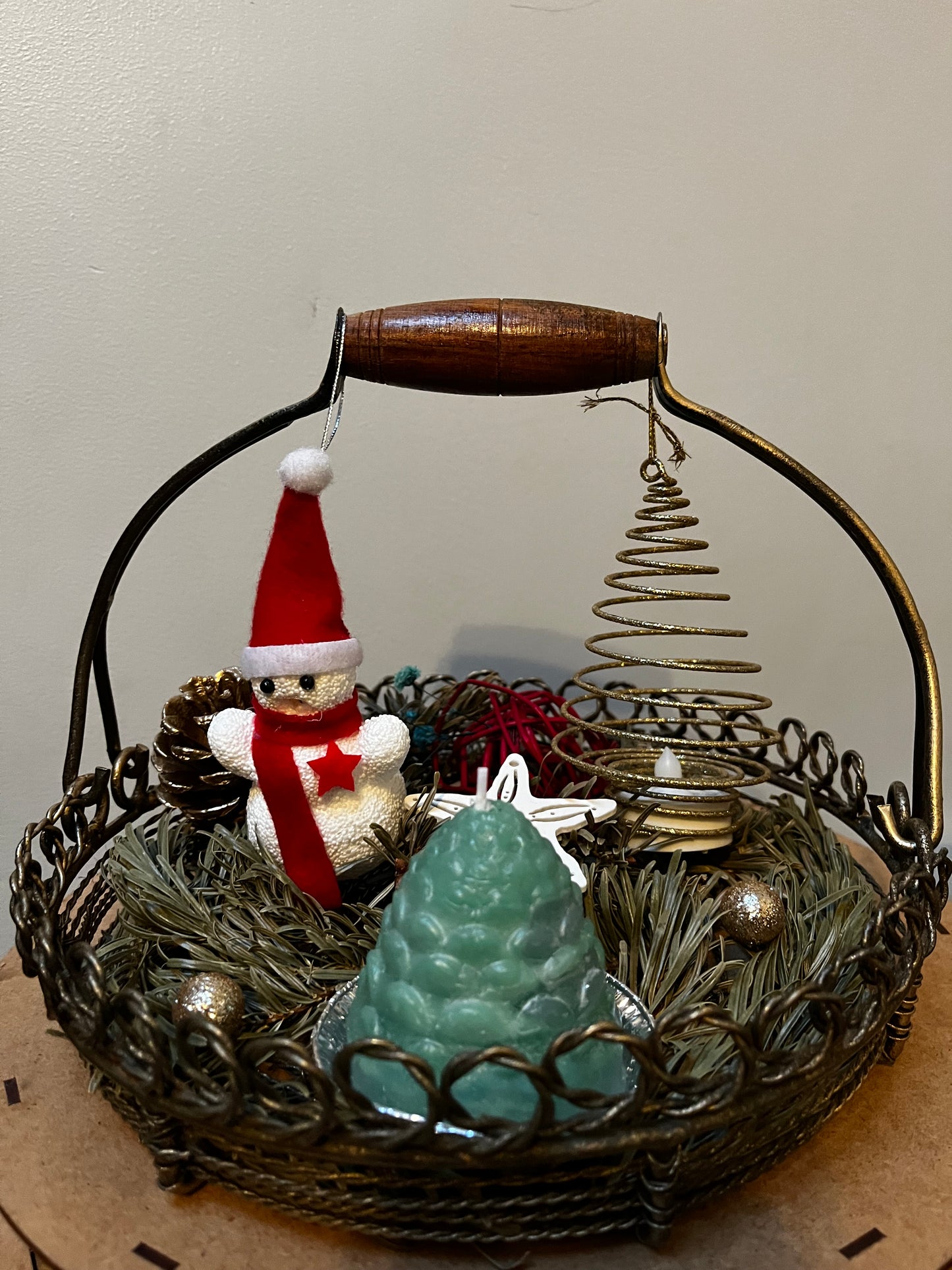 Centre de table dans un panier