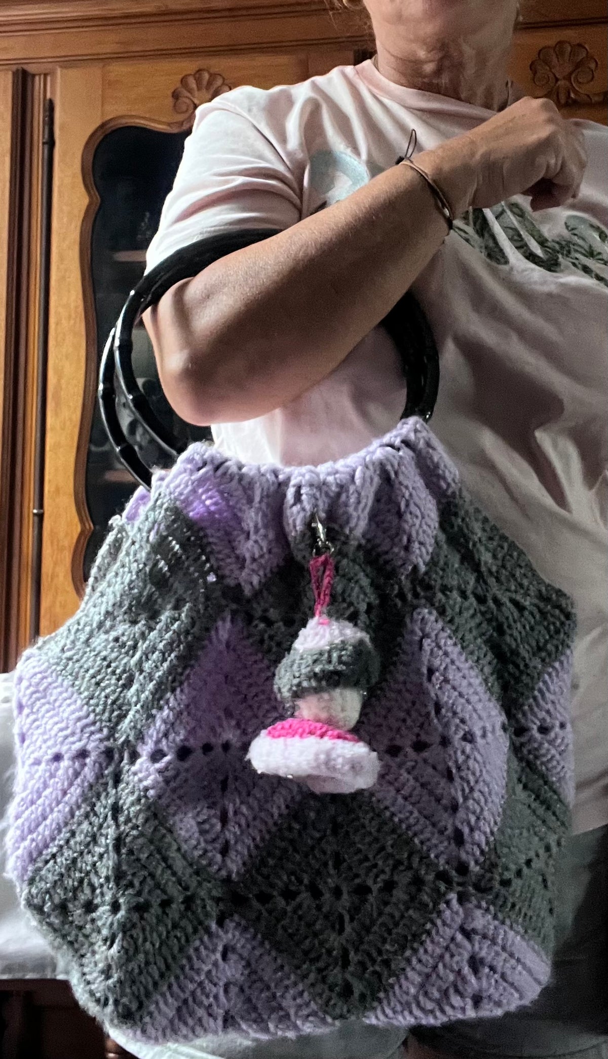 Sac gris/lilas, façon panier souple