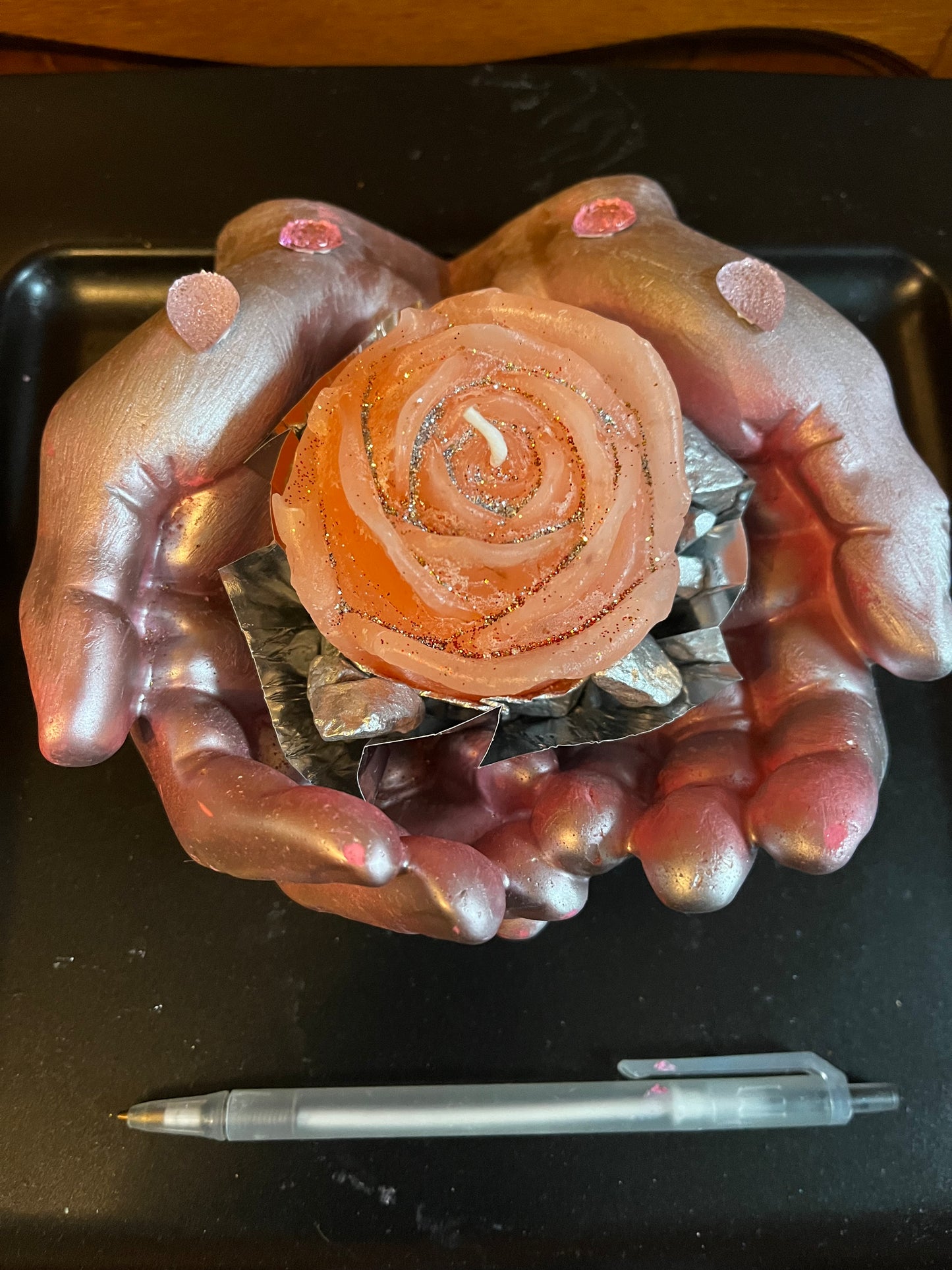 Bougie fleurs / paire de mains