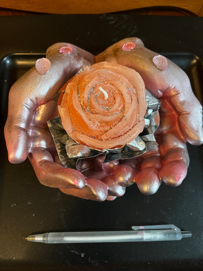 Bougie fleurs / paire de mains