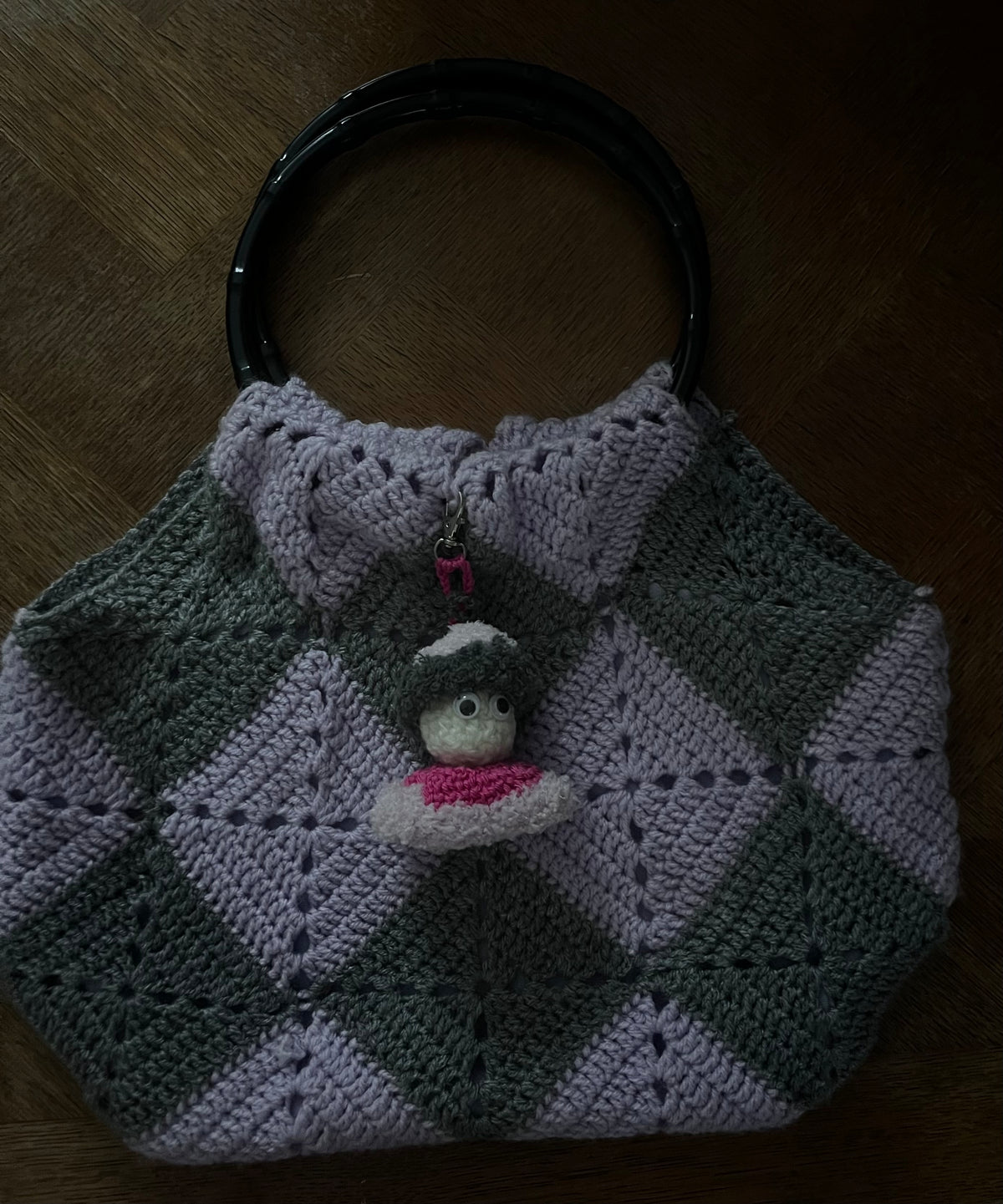 Sac gris/lilas, façon panier souple