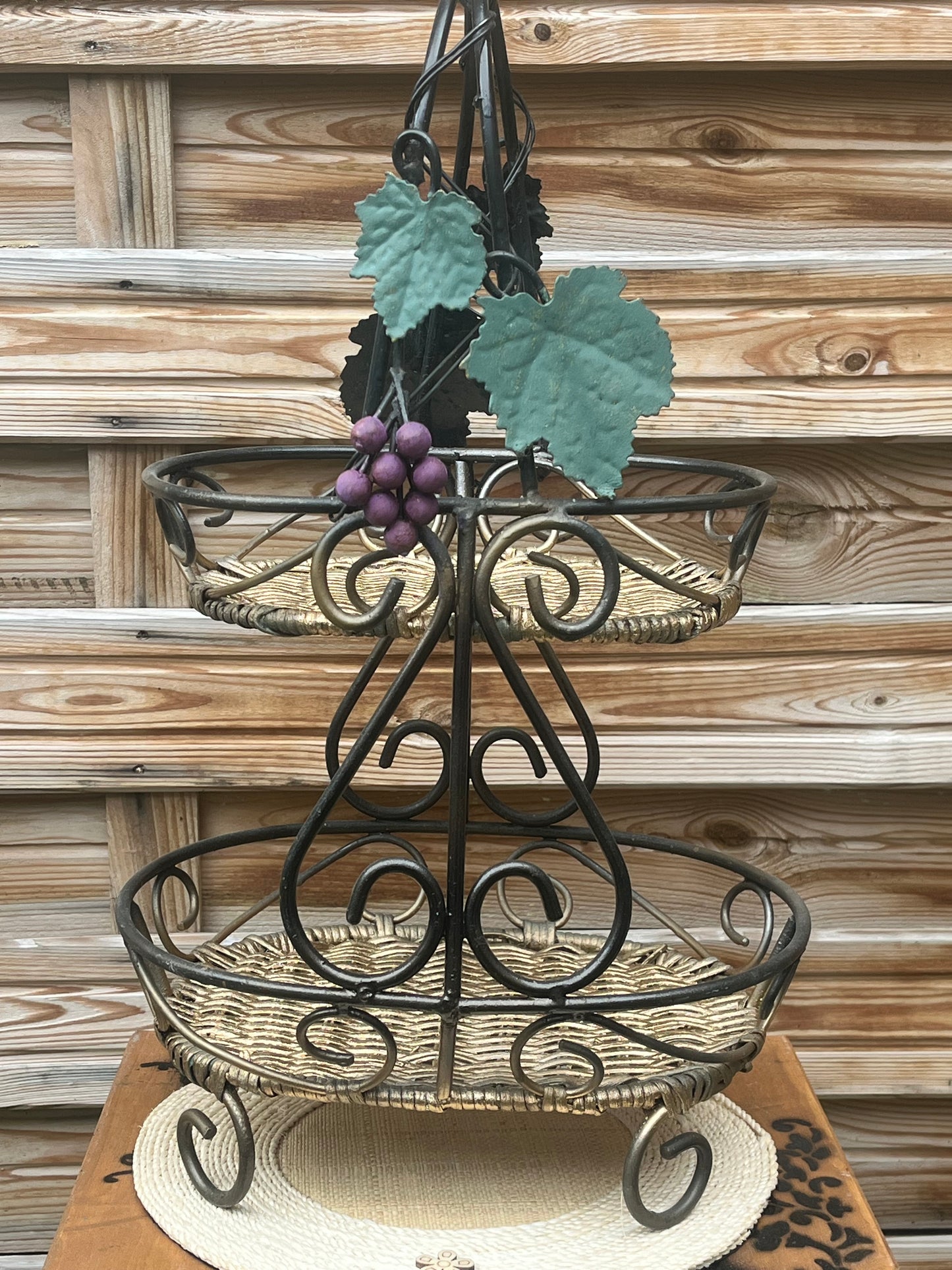 Panier double à fruits.