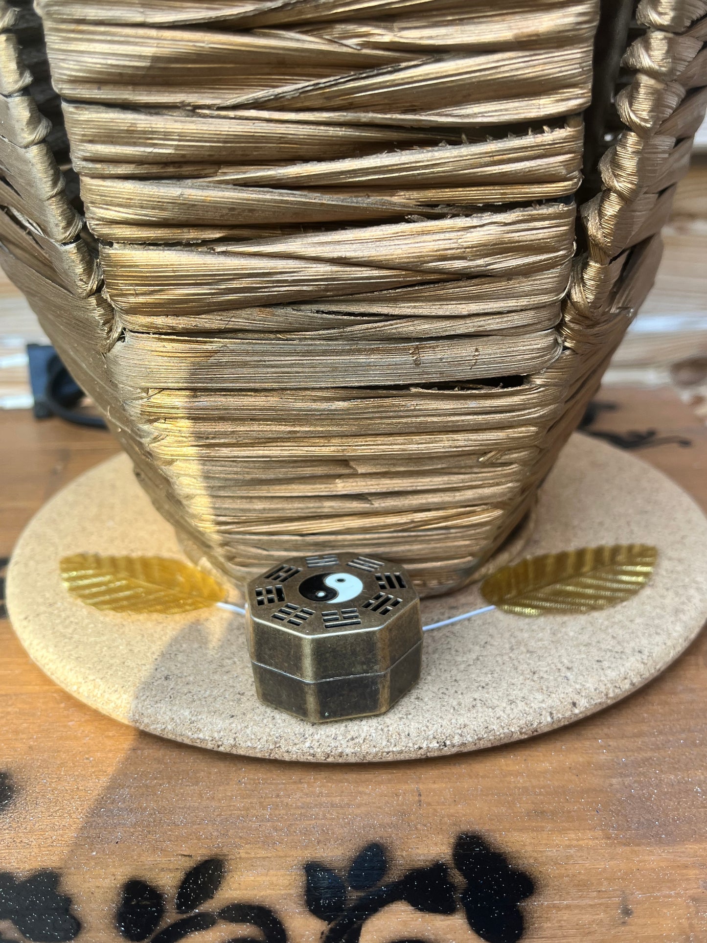 Lampe en raphia naturel