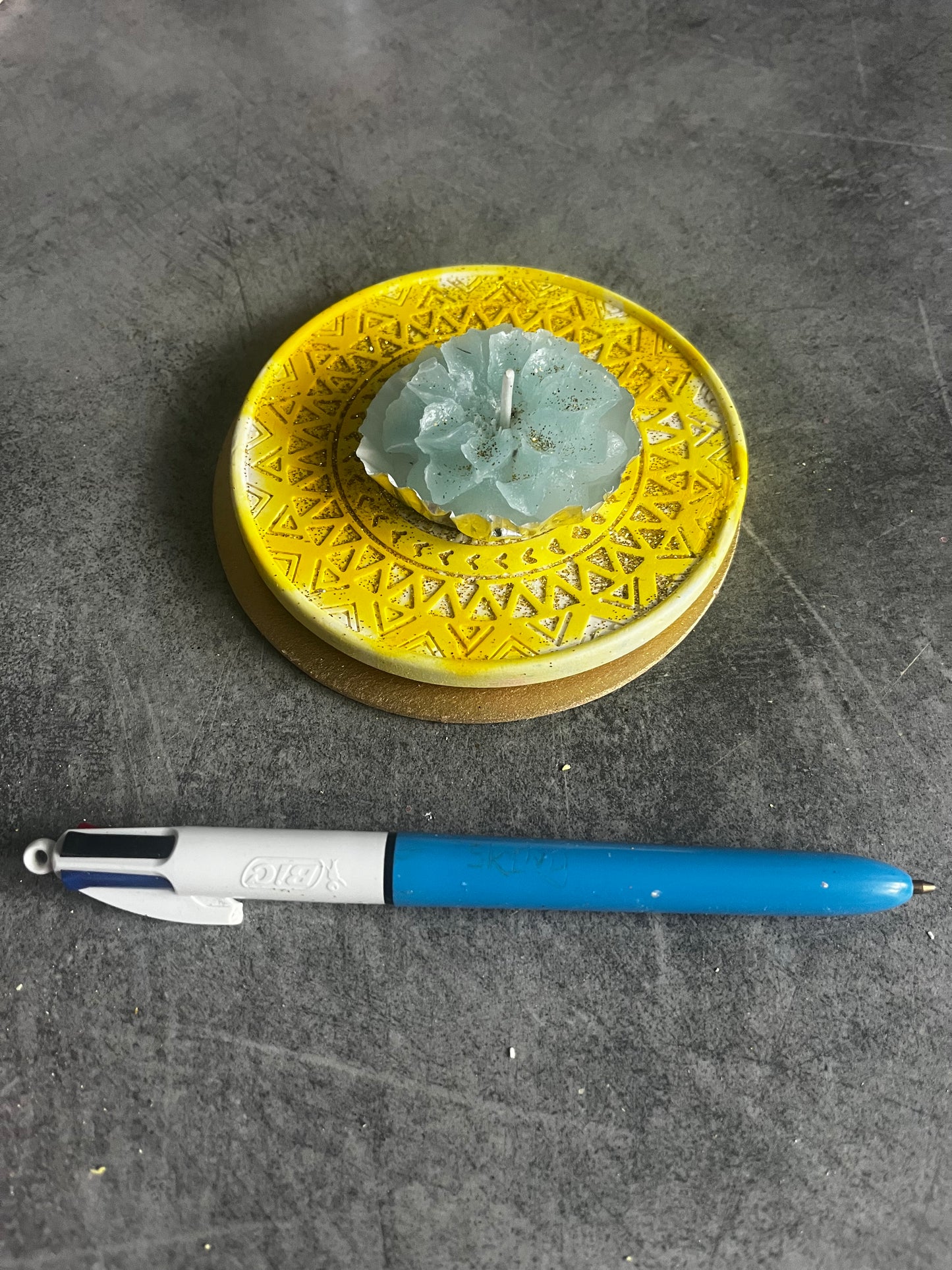 Plateau rond avec bougie