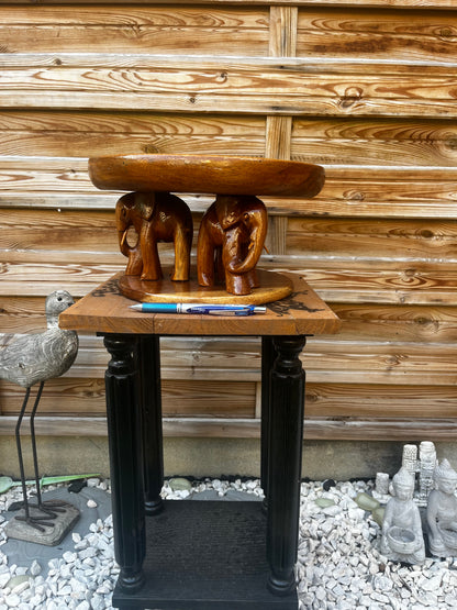 Soucoupe portée par 3 éléphants