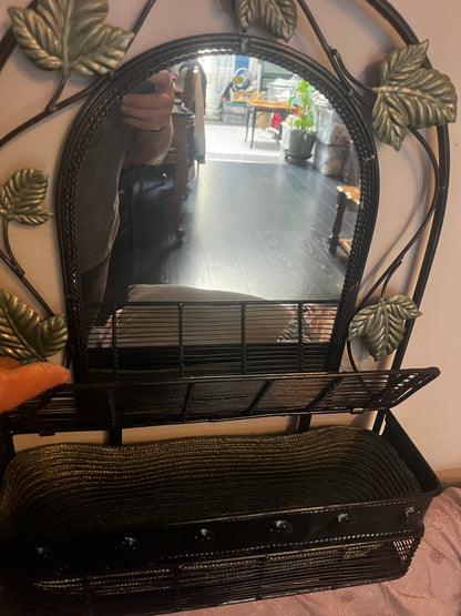Miroir feuilles et tiroir avec mise à prix à 89,00 euros