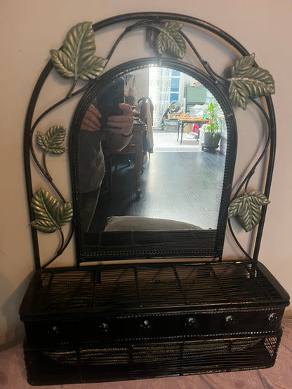 Miroir feuilles et tiroir avec mise à prix à 89,00 euros