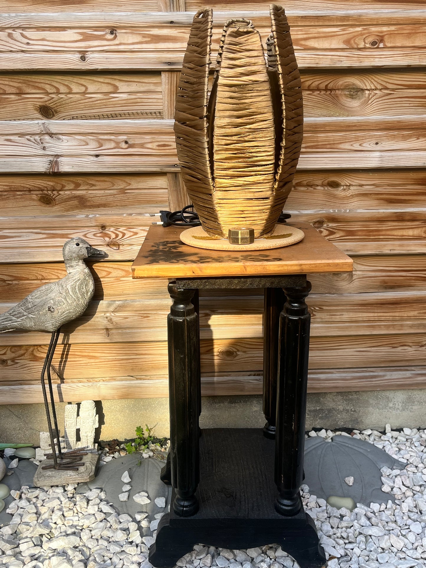 Lampe en raphia naturel
