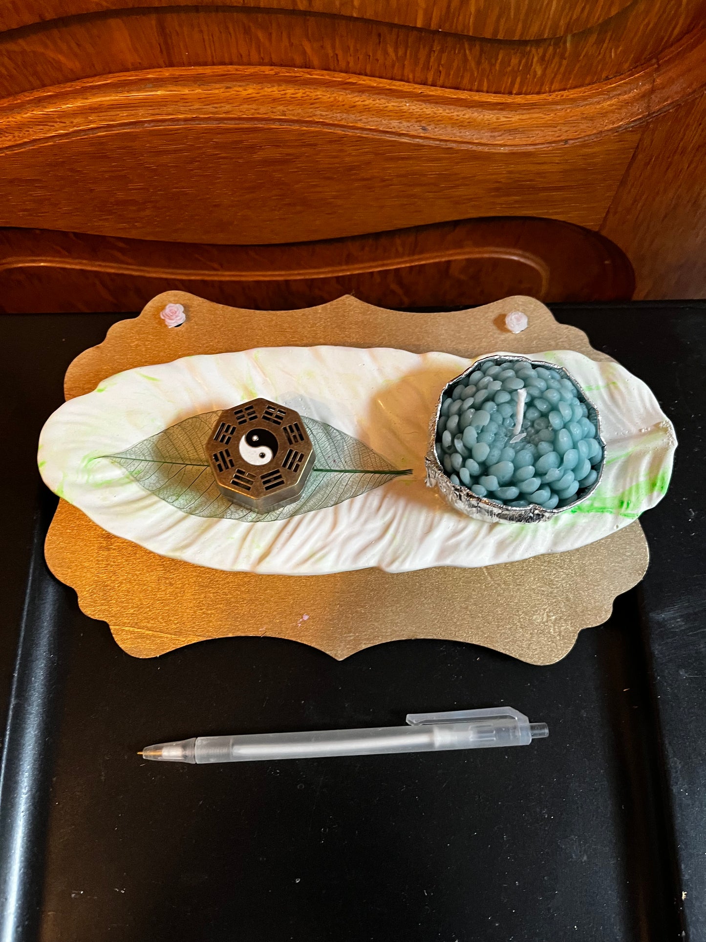 Bougie fleurs /feuille en plâtre