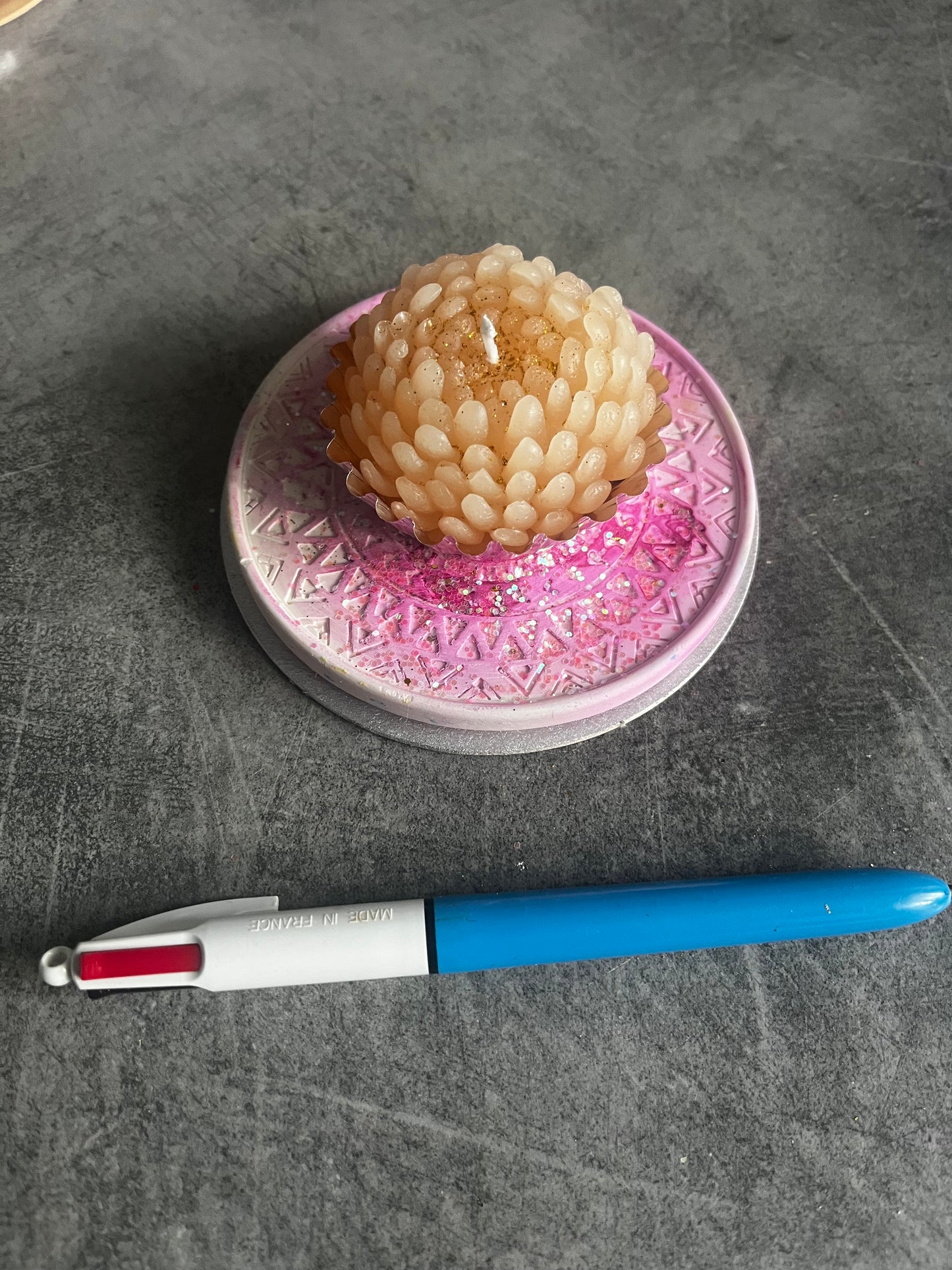 Plateau rond avec bougie