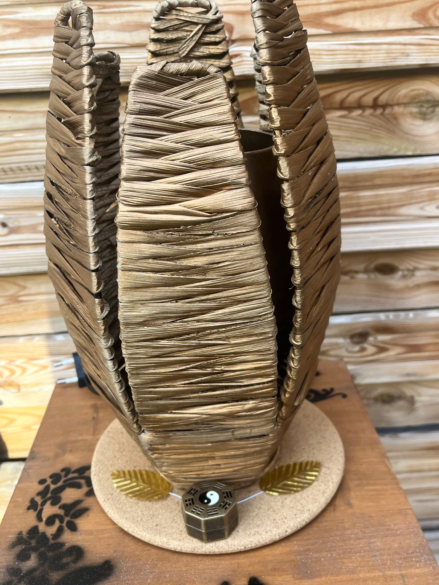 Lampe en raphia naturel