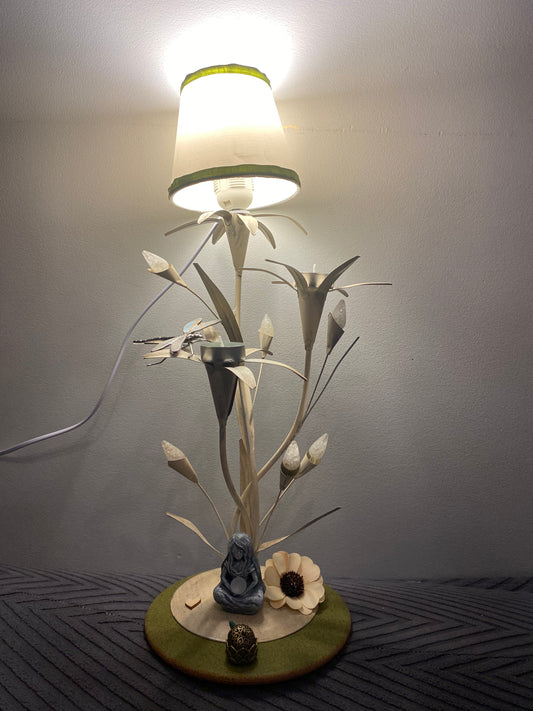 lampe fleurs blanches avec mise à prix à 49,00 euros